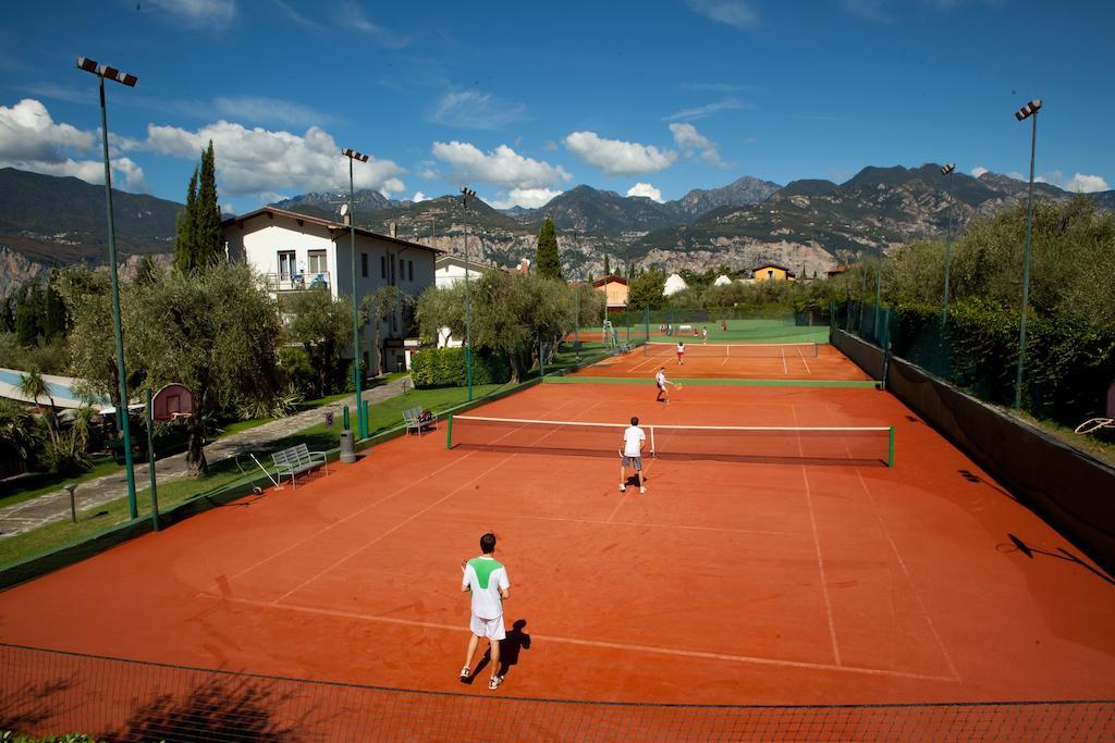 Club Hotel Olivi - Tennis Center Мальчезине Экстерьер фото